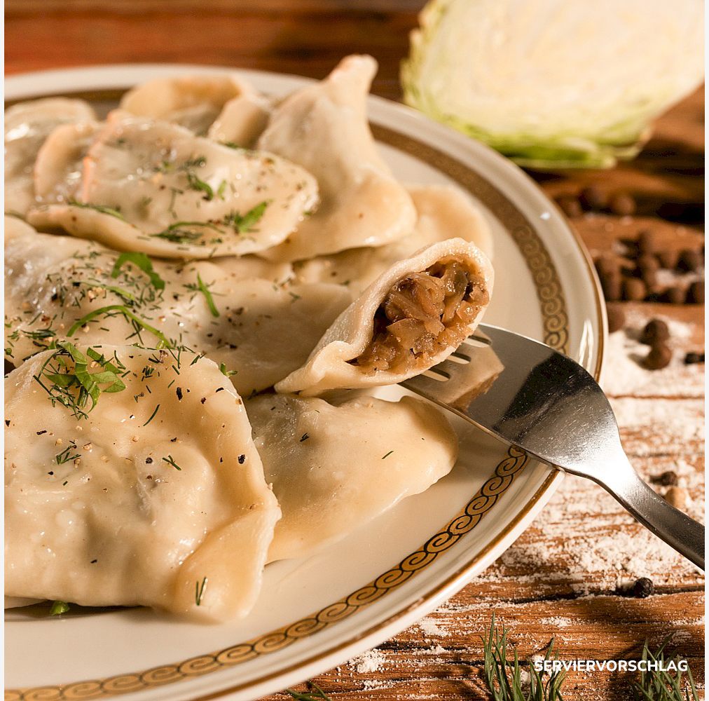 Varenyky mit Sauerkraut und Steinpilze